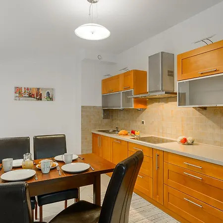 P&o Niemcewicza * وارسو