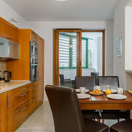 شقة P&o Niemcewicza وارسو